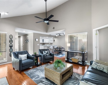 11520 Galleria Drive - Photo Thumbnail 7