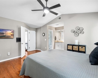 11520 Galleria Drive - Photo Thumbnail 14