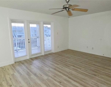 5121 Coquina Key Drive Se - Photo Thumbnail 4