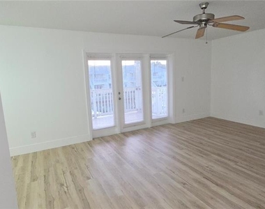 5121 Coquina Key Drive Se - Photo Thumbnail 3