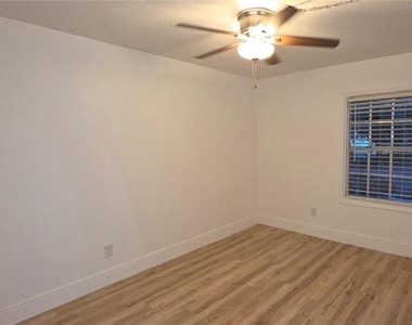 5121 Coquina Key Drive Se - Photo Thumbnail 11