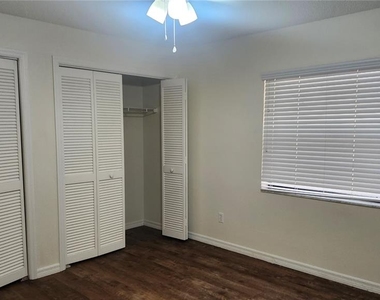 7413 Mead Drive - Photo Thumbnail 12