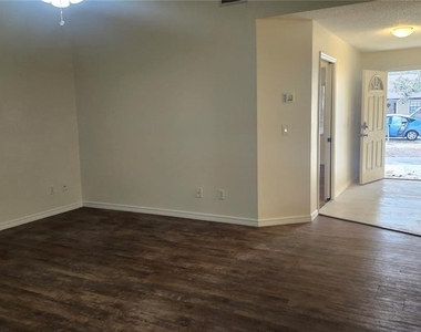 7413 Mead Drive - Photo Thumbnail 11