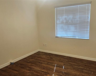 7413 Mead Drive - Photo Thumbnail 17