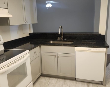 7413 Mead Drive - Photo Thumbnail 8