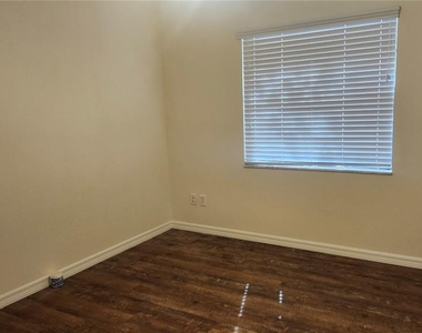 7413 Mead Drive - Photo Thumbnail 18