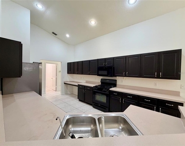 9427 Hunters Pond Drive - Photo Thumbnail 3