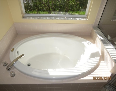 9427 Hunters Pond Drive - Photo Thumbnail 14