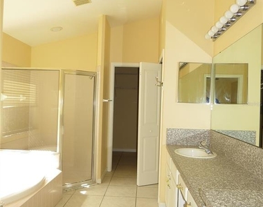 9427 Hunters Pond Drive - Photo Thumbnail 13