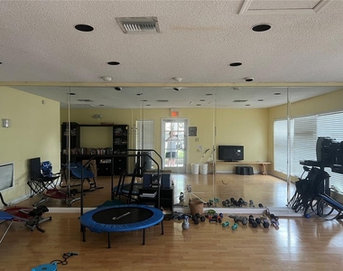 2500 Winding Creek Boulevard - Photo Thumbnail 18