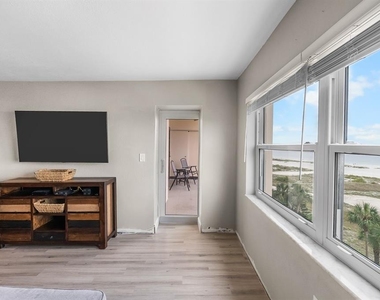 1270 Gulf Boulevard - Photo Thumbnail 15