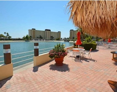 4550 Cove Circle - Photo Thumbnail 8