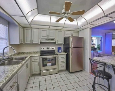4550 Cove Circle - Photo Thumbnail 15