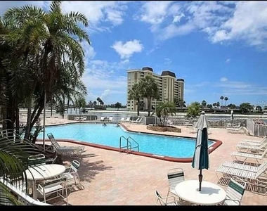 4550 Cove Circle - Photo Thumbnail 5