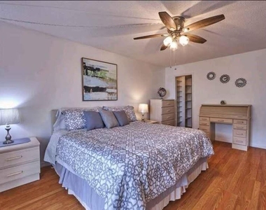 4550 Cove Circle - Photo Thumbnail 1