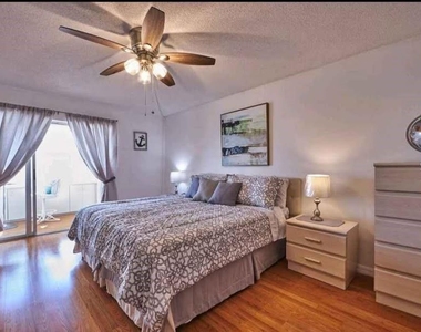 4550 Cove Circle - Photo Thumbnail 14
