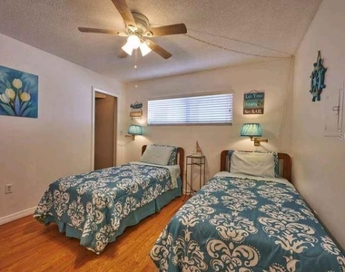 4550 Cove Circle - Photo Thumbnail 3