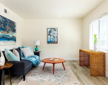 1142 Sunset Point Road - Photo Thumbnail 4