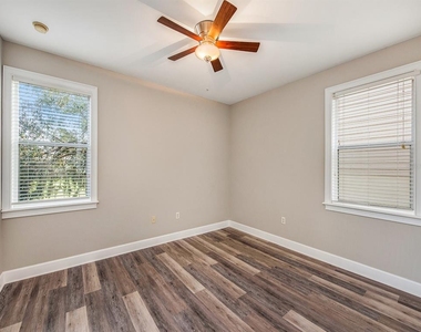 6810 Kissimmee Street S - Photo Thumbnail 10