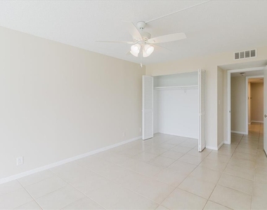 100 Oakmont Lane - Photo Thumbnail 31