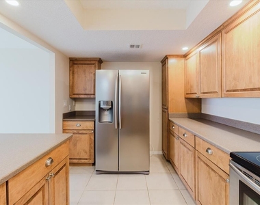 100 Oakmont Lane - Photo Thumbnail 8