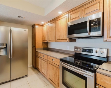100 Oakmont Lane - Photo Thumbnail 7