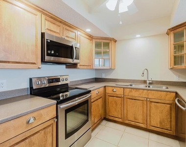 100 Oakmont Lane - Photo Thumbnail 6