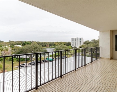 100 Oakmont Lane - Photo Thumbnail 4