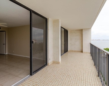 100 Oakmont Lane - Photo Thumbnail 25