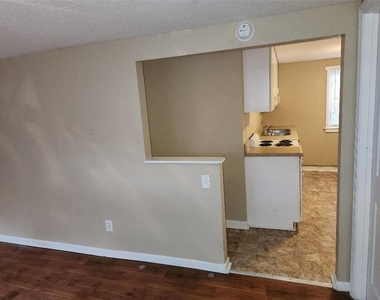 2135 8th Avenue N - Photo Thumbnail 4