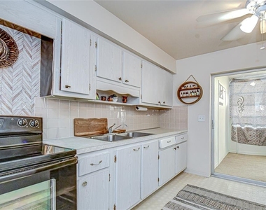 5150 10th Avenue N - Photo Thumbnail 6