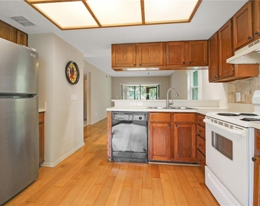 135 Woodlake Wynde - Photo Thumbnail 6
