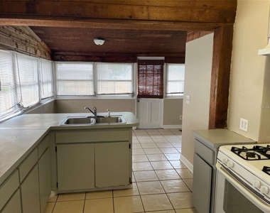 2624 14th Avenue N - Photo Thumbnail 4