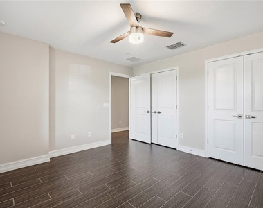 4941 W Price Avenue - Photo Thumbnail 5