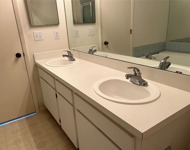 11417 Glenmont Drive - Photo Thumbnail 14