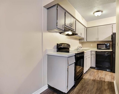 4995 Cobia Drive Se - Photo Thumbnail 5