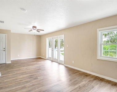 4995 Cobia Drive Se - Photo Thumbnail 5