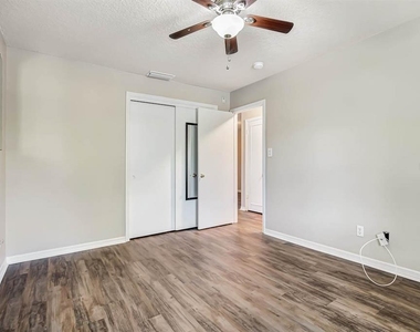 4995 Cobia Drive Se - Photo Thumbnail 9