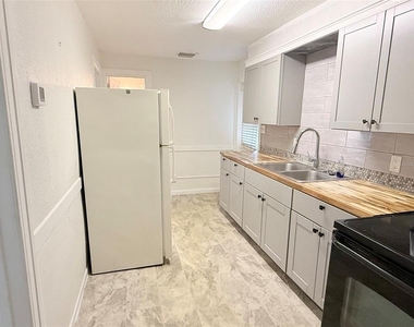 776 27th Avenue N - Photo Thumbnail 2