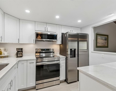 505 Plaza Seville Court - Photo Thumbnail 6