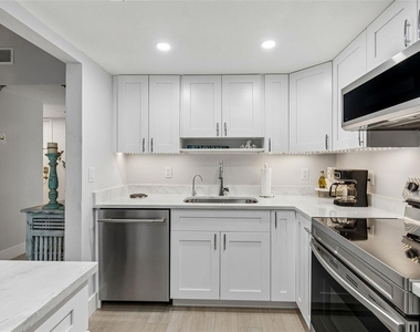 505 Plaza Seville Court - Photo Thumbnail 7