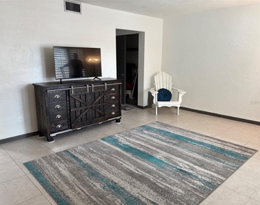 2020 World Parkway Boulevard - Photo Thumbnail 3