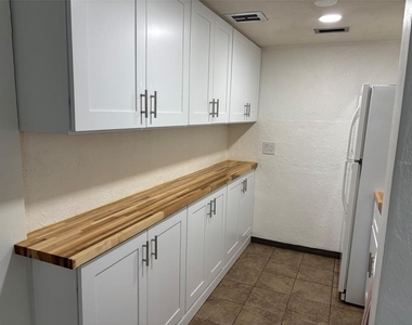 2020 World Parkway Boulevard - Photo Thumbnail 9