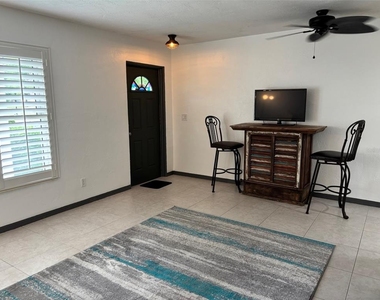 2020 World Parkway Boulevard - Photo Thumbnail 2