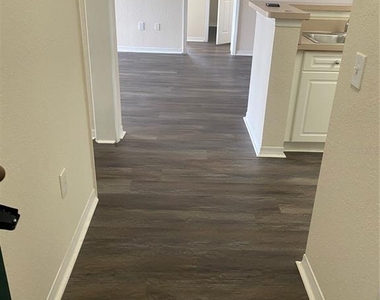 18001 Richmond Place Drive - Photo Thumbnail 20