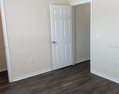 18001 Richmond Place Drive - Photo Thumbnail 32
