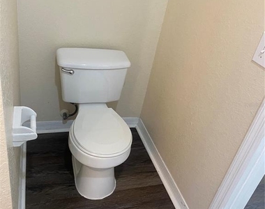 18001 Richmond Place Drive - Photo Thumbnail 26