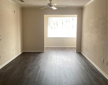 18001 Richmond Place Drive - Photo Thumbnail 13