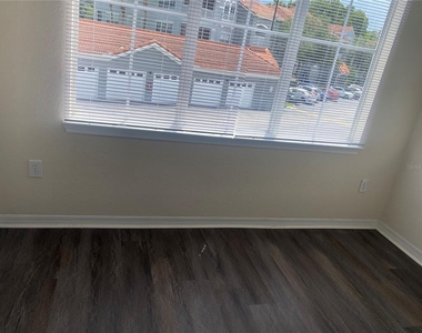 18001 Richmond Place Drive - Photo Thumbnail 17