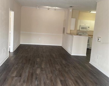 18001 Richmond Place Drive - Photo Thumbnail 16